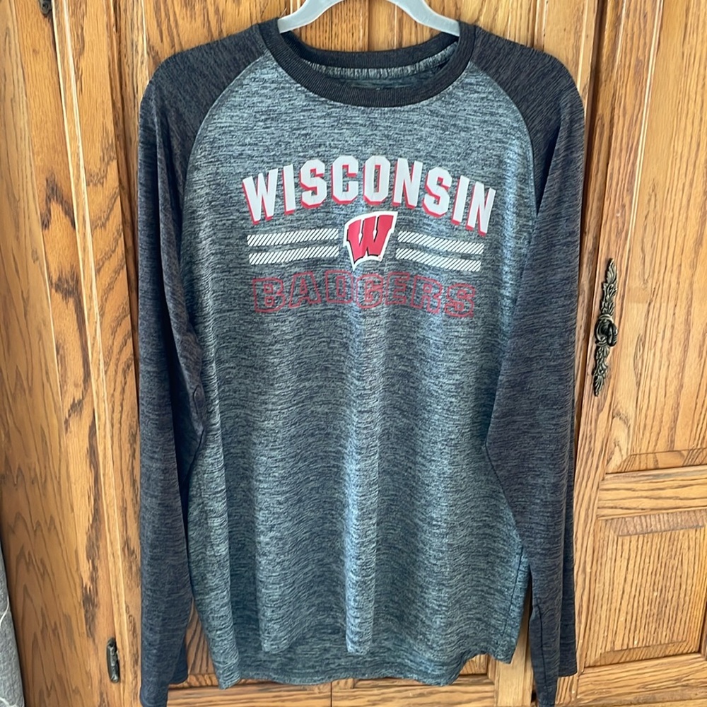 Men’s large Wisconsin Badgers long sleeve
